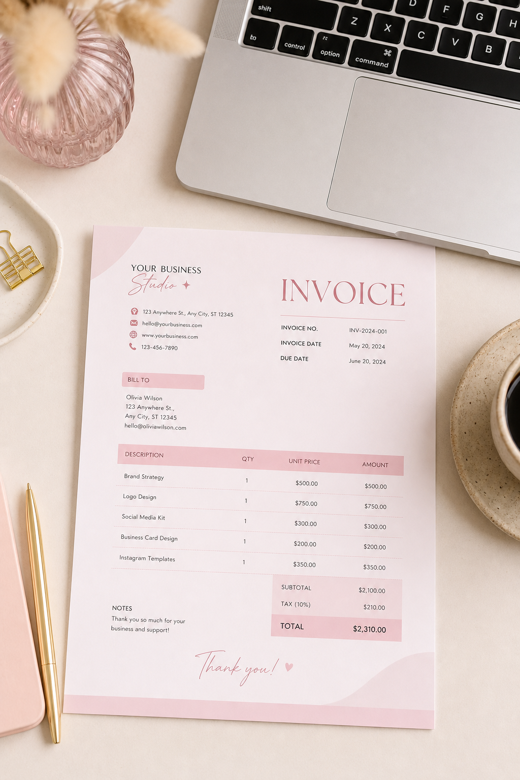 Formulário de fatura rosa, fácil de editar no Canva